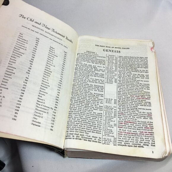 Holy Bible World 1945 KJV Red Letter Genuine Leather Concordance Thumb Indexed - Picture 14 of 16